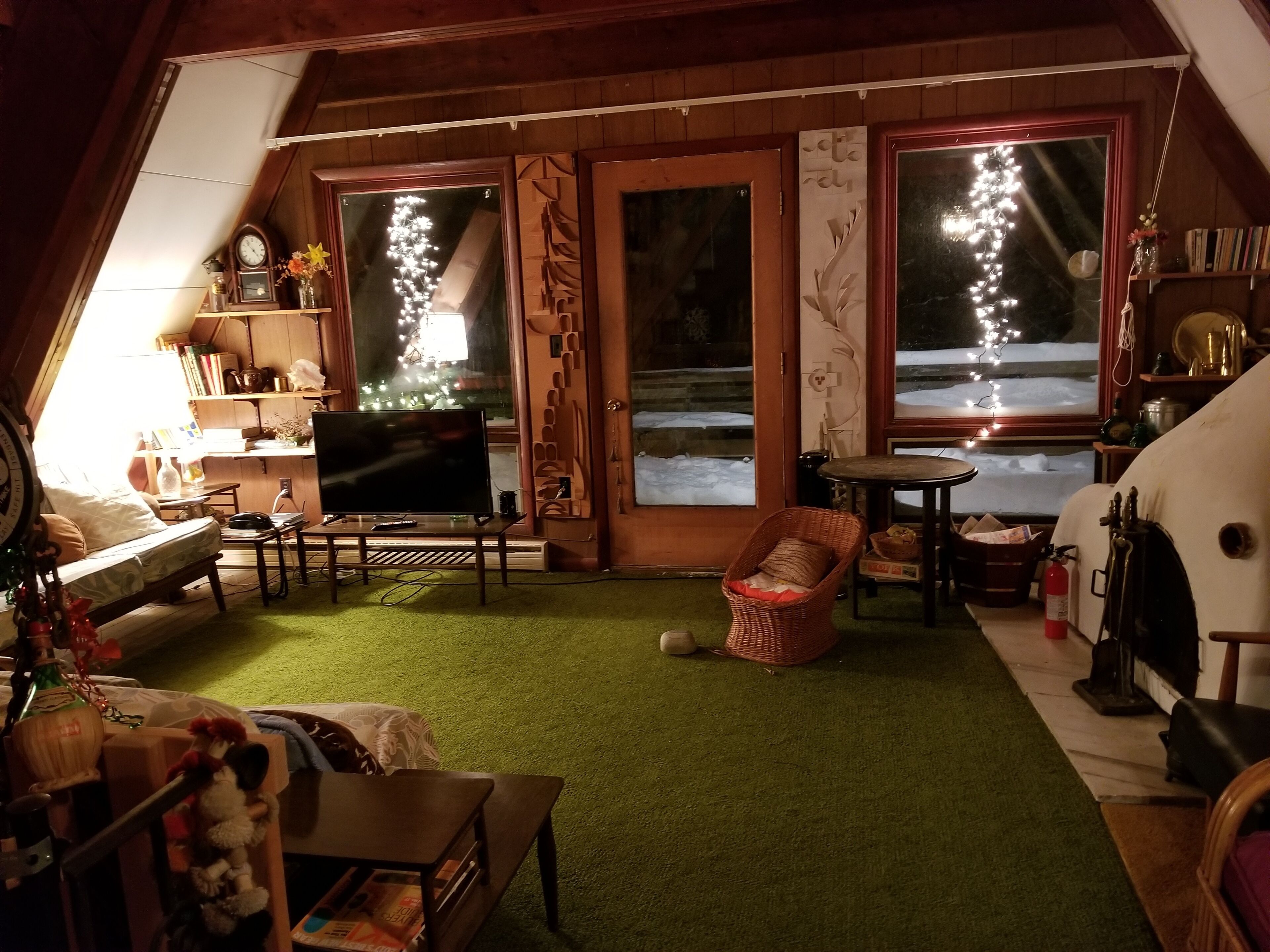 Spacious Skihouse on MRG with Deck