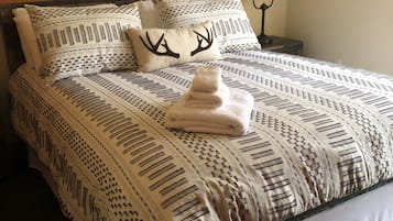 3 bedrooms, in-room safe, desk, iron/ironing board