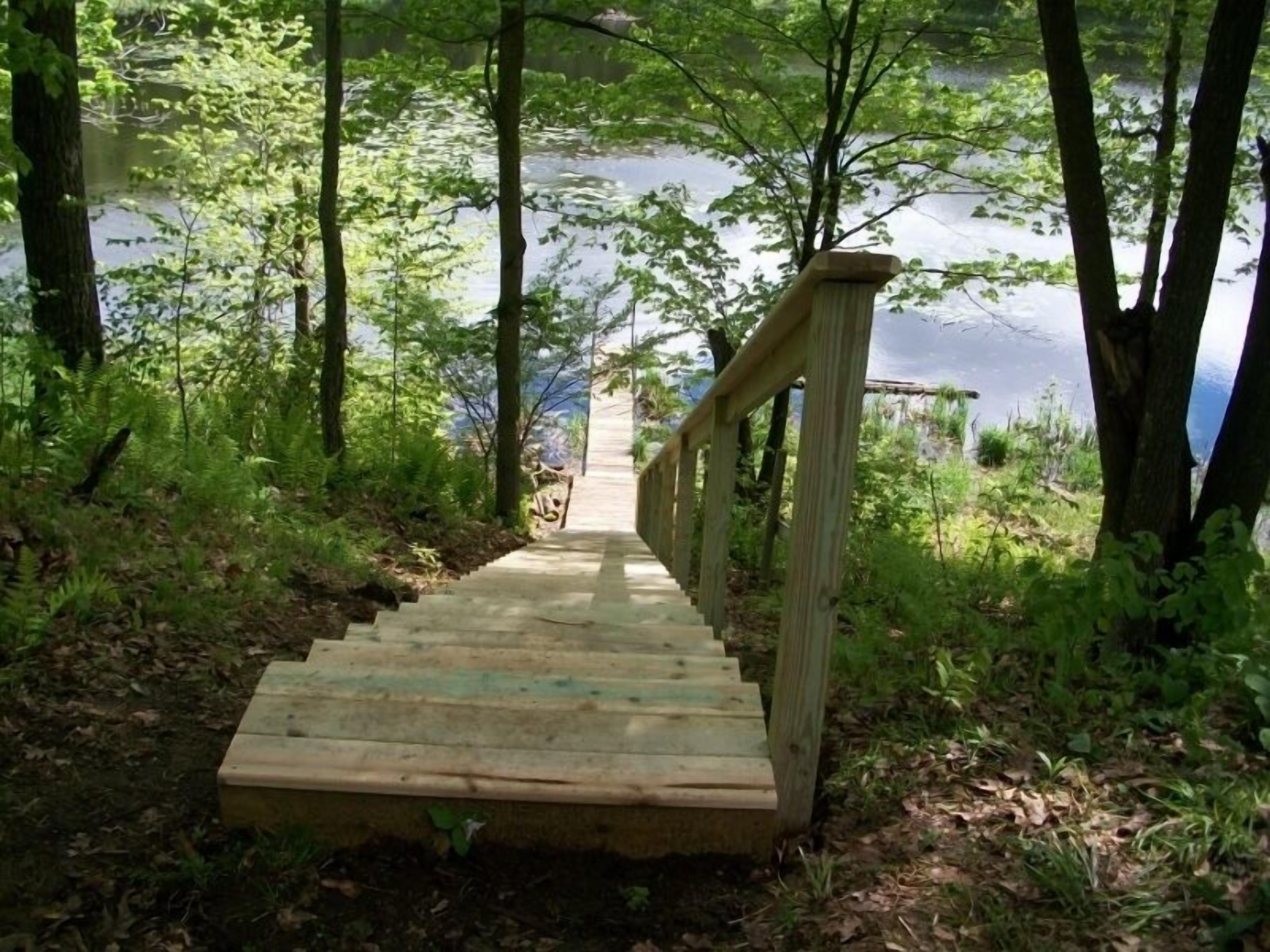 Steps to the Lake!