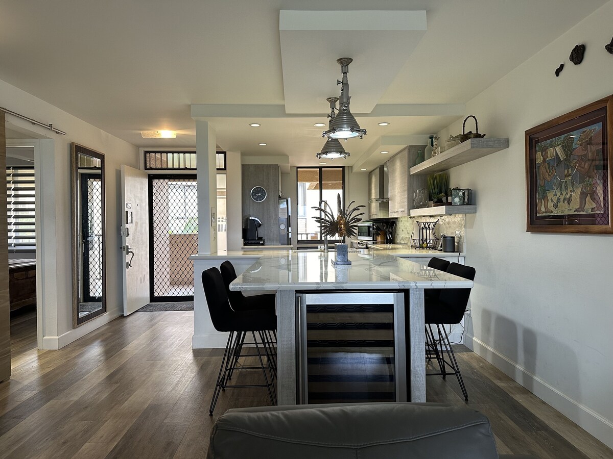 Kihei Stunning Property in Building 10 of Kamaole Sands     Hotel room