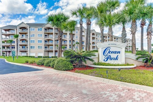 Super Spacious Ocean Park Condo | Pool, Hot Tub & BBQ | Beach Gear Provided