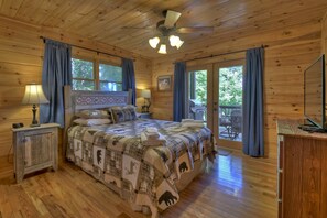 3 bedrooms, iron/ironing board, travel crib, free WiFi - 🐦Perfect for Outdoor Enthusiasts!! 🌠 Hiking, Rafting 🚣, Ziplining & More!🚵 (Cherry Log)
