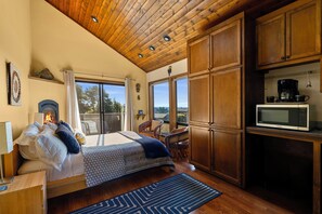 3 bedrooms, iron/ironing board, travel cot, free WiFi - Abalone Point:  Oceanside Panoramic View Home (Sea Ranch)