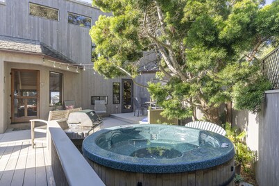 Abalone Point:  Oceanside Panoramic View Home