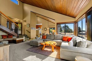 Smart TV, fireplace, DVD player, books