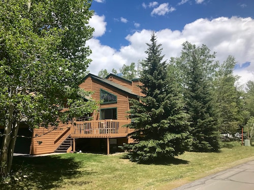 Mountainside Single Family Home with Clubhouse sleeps 8