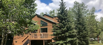 Mountainside Single Family Home with Clubhouse sleeps 8