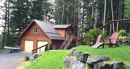Hillside Haven - Secluded Guest Suite with Your Own Private Spa.