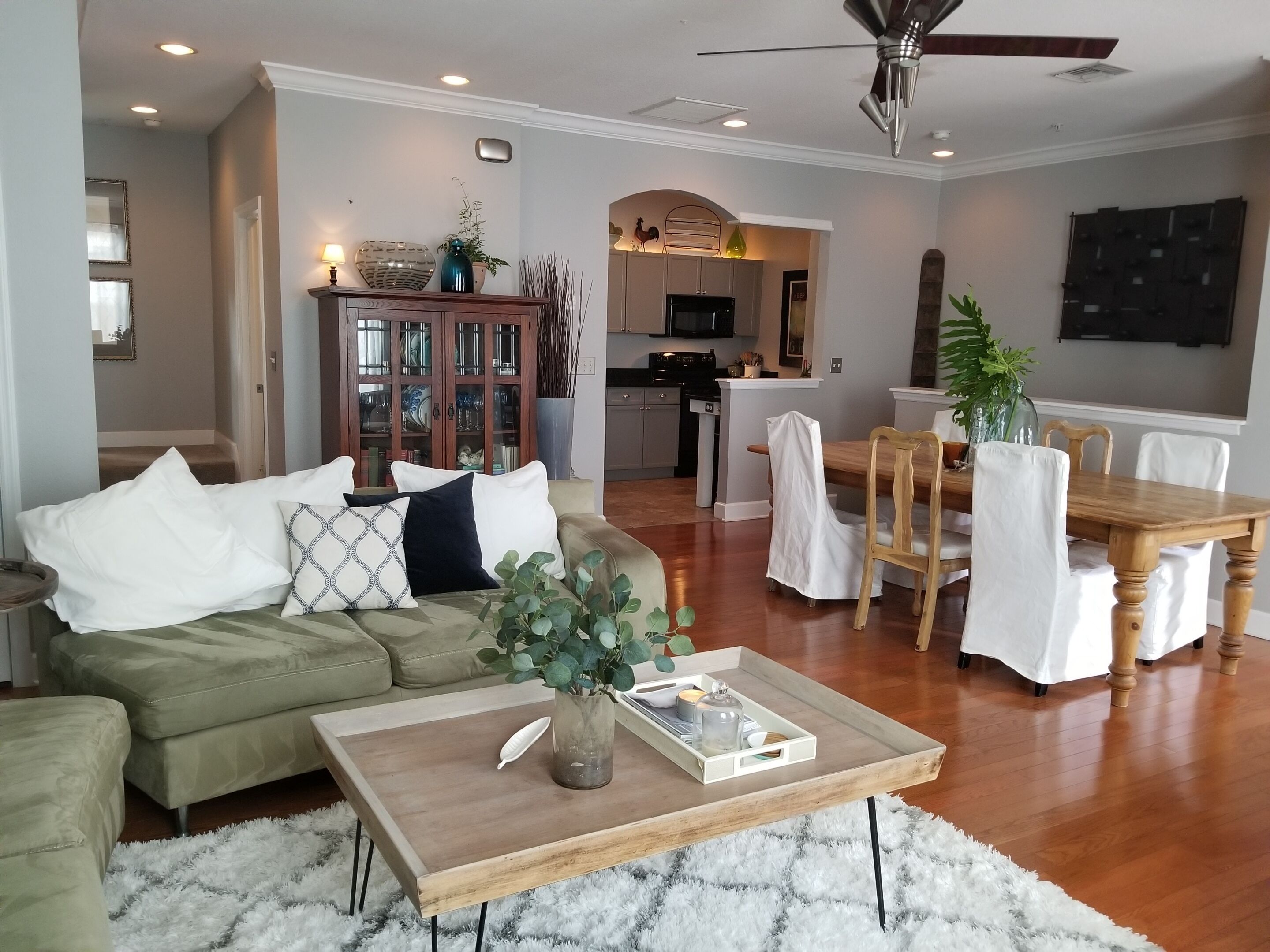Centrally Located South Tampa Townhouse with Off Street Parking