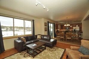Smart TV, fireplace, DVD player, books - Sledding Hill Views! Steps to dining & shops! (Winter Park)