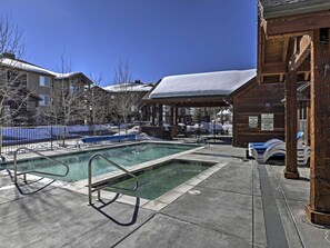 Outdoor pool, a heated pool - Sledding Hill Views! Steps to dining & shops! (Winter Park)