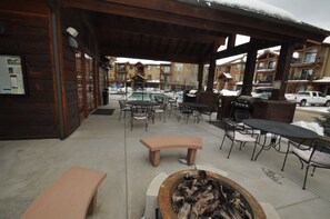Outdoor dining - Sledding Hill Views! Steps to dining & shops! (Winter Park)