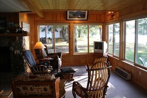 Smart TV, fireplace, DVD player, stereo