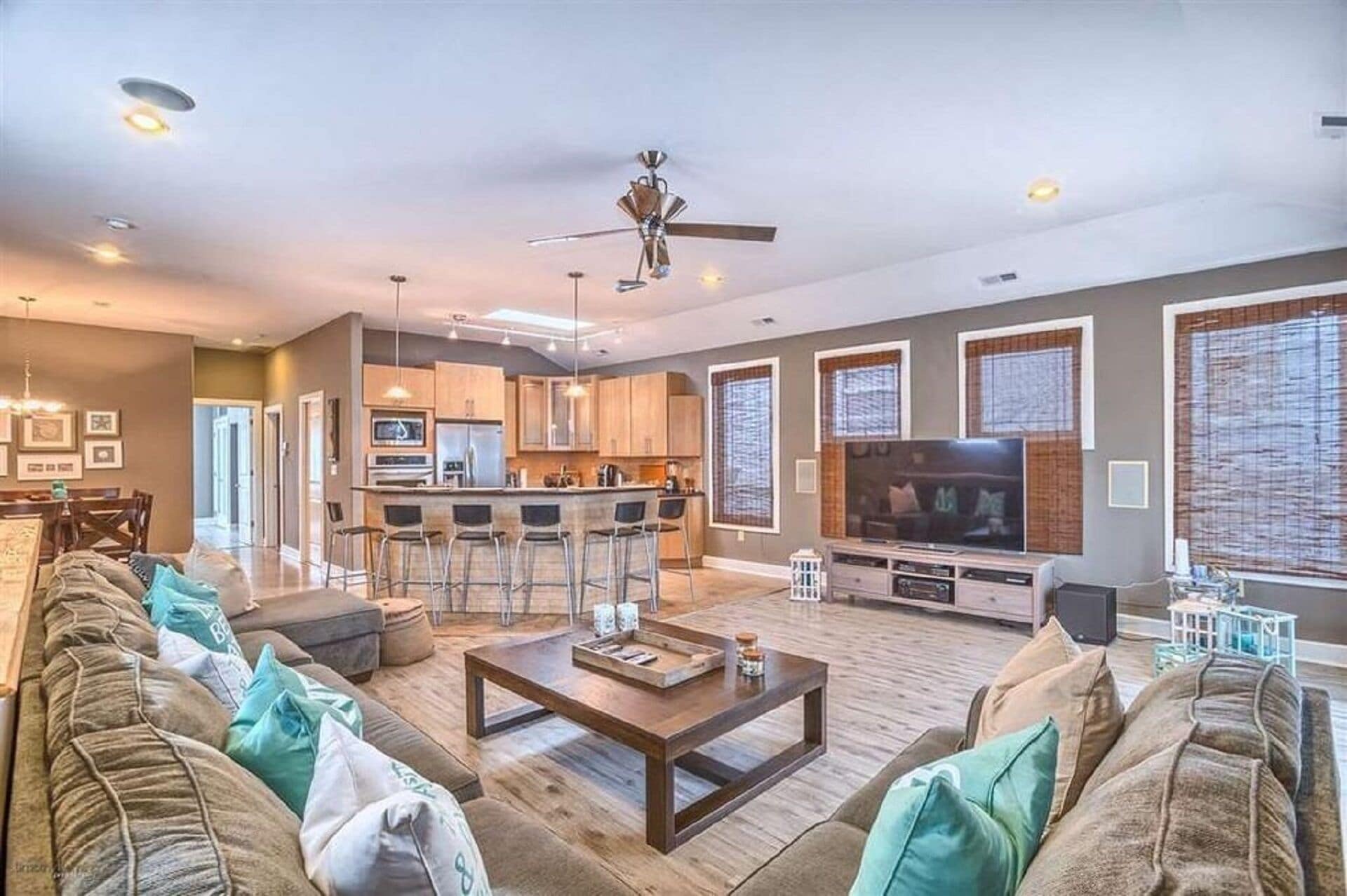 Huge, Modern, 2 Story Home,Avail Yr Round! Decks/private yard/ping pong & more!