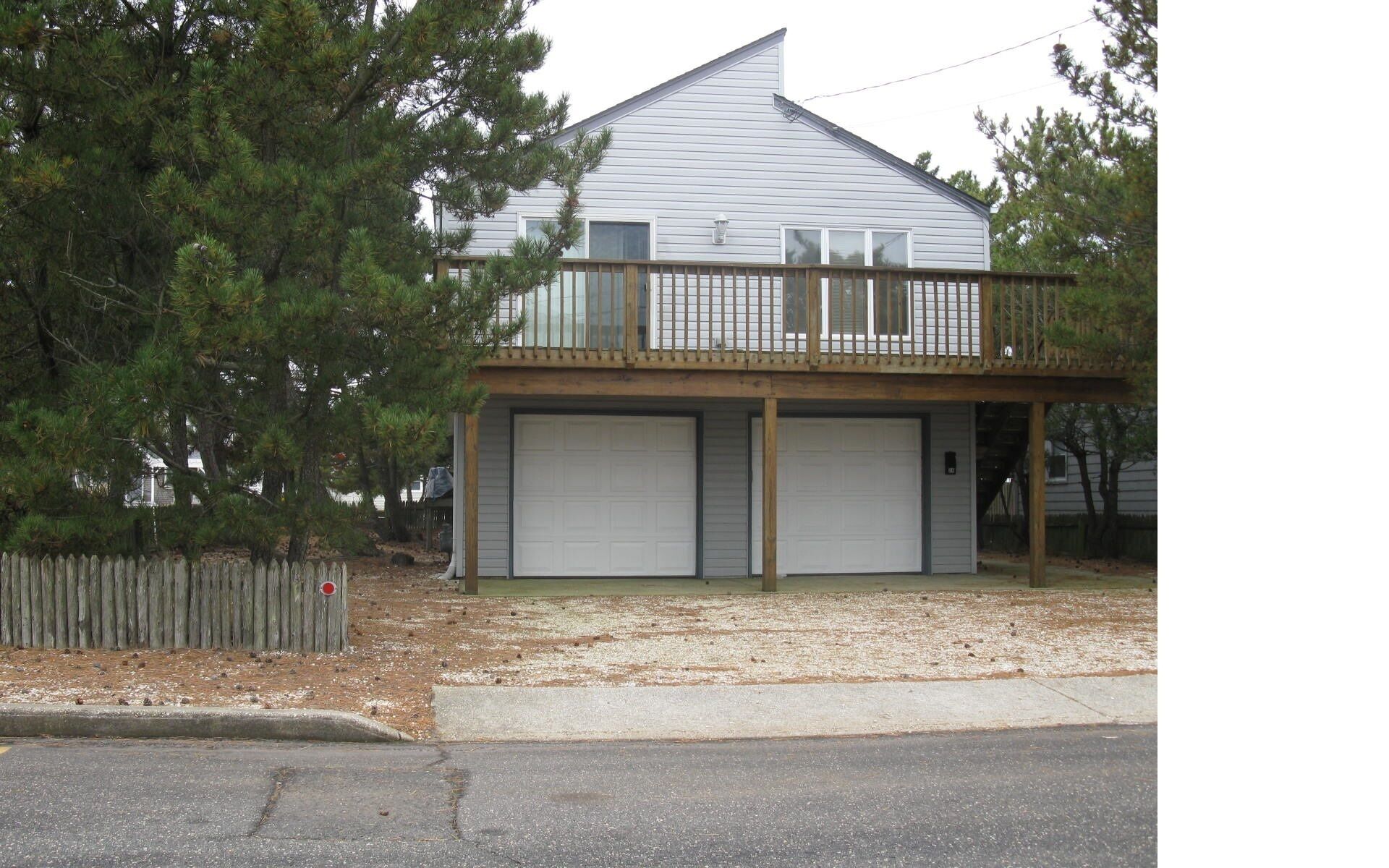 Oceanside,Immaculate, 5 Houses to Beach, Bike and Beach Amenities included