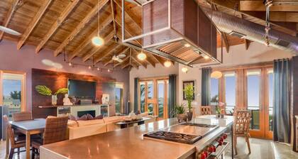 MODERN HOME STEPS FROM BEACH