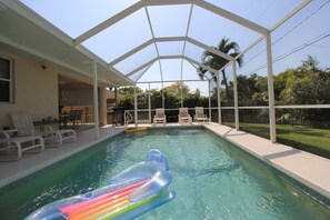 Piscina all'aperto, una piscina riscaldata