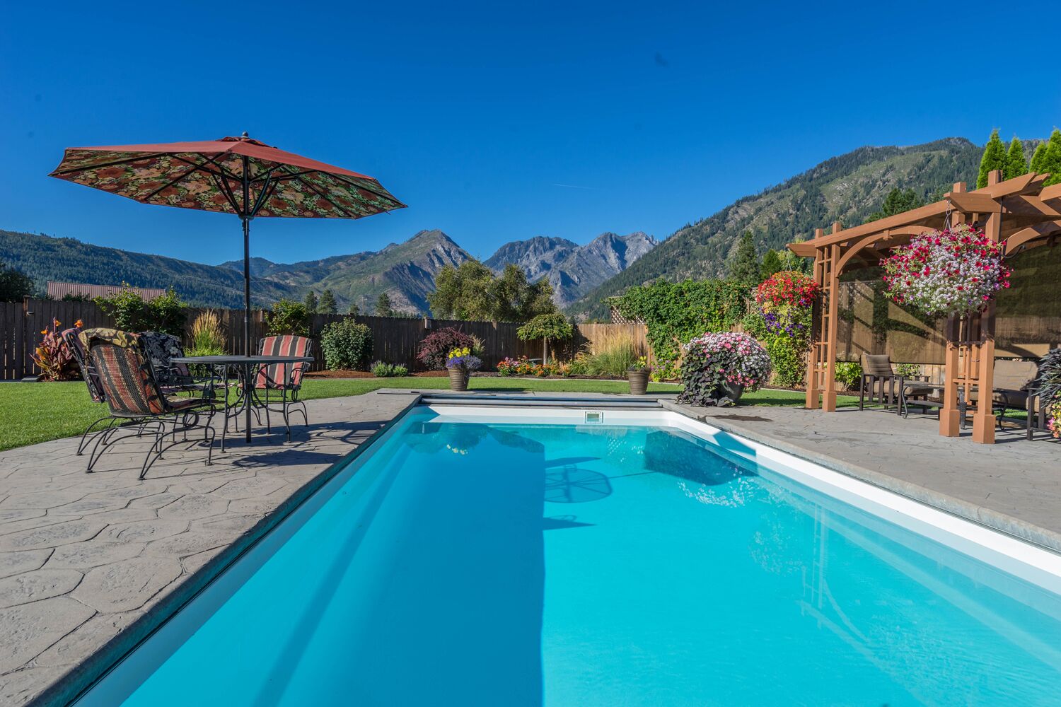 Joyful Place ~ Saltwater Pool ~ Hot Tub ~ Game Room 