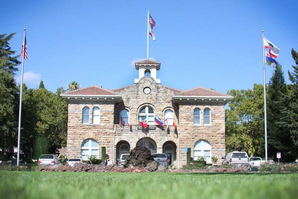 Sonoma's Historic Plaza, enjoy wine tasting, shopping and fine dining