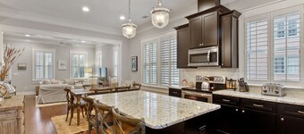 Luxury New Modern Townhouse With Parking Spot!