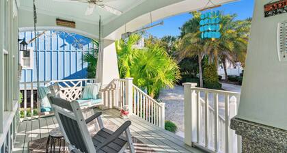 St Simons Coolest Dog Friendly Beach Bungalow with Private Heated Pool/Hot Tub!