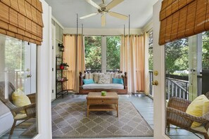 Smart TV, fireplace, books, stereo