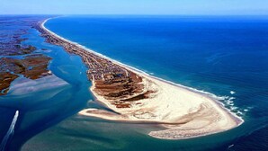 På stranden og solsenger