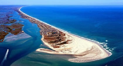 Topsail Island Direct Oceanfront! POOL / Private Hot Tub -5 br sleeps 12-