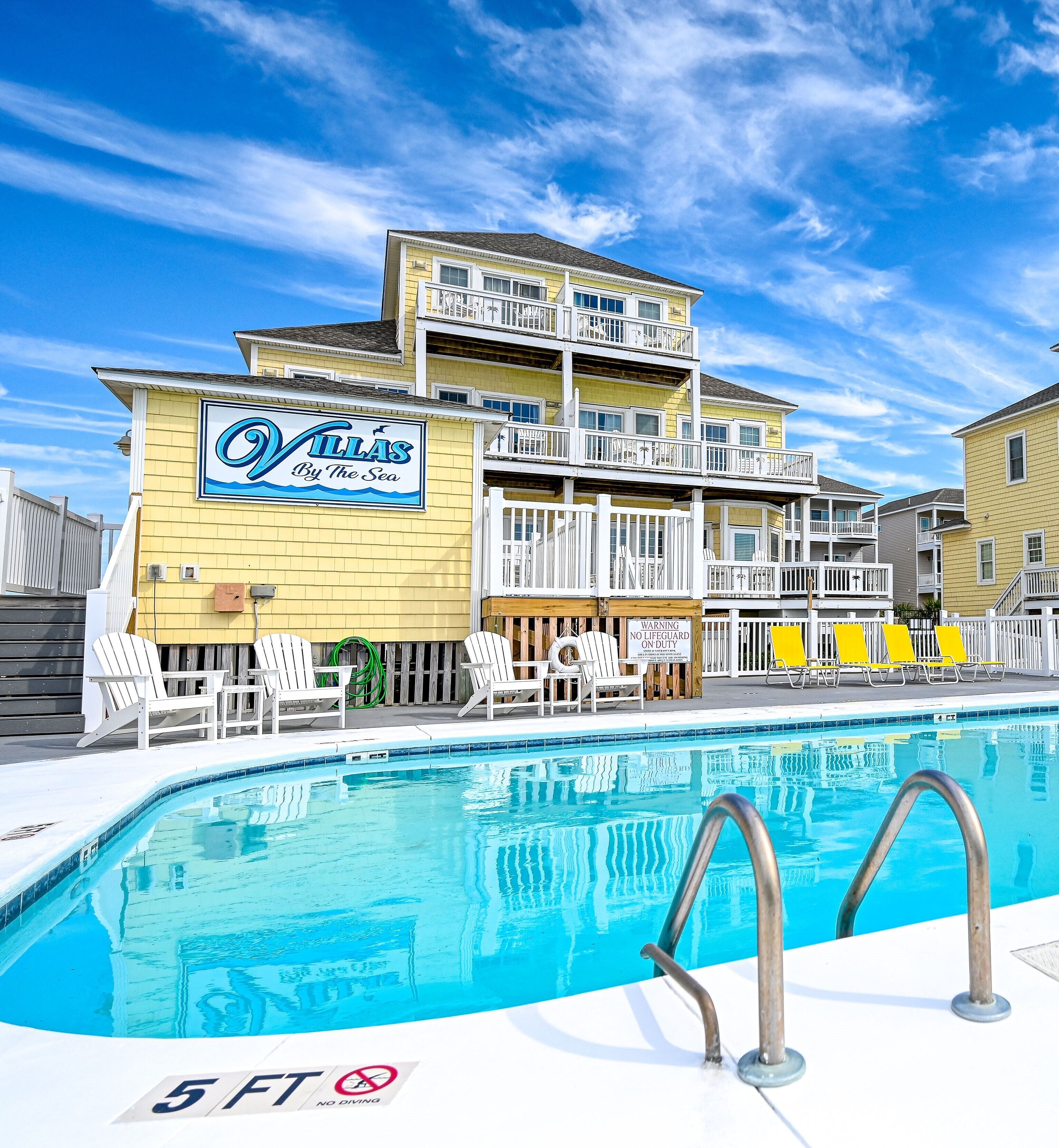 Alberca al aire libre y alberca climatizada