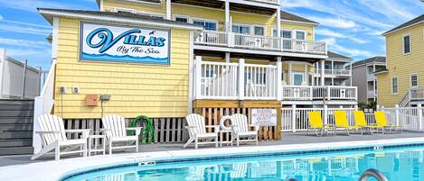 Alberca al aire libre y alberca climatizada