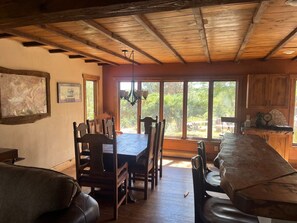 Dining - Best westside location in Colorado Springs with Mountain Views  (Colorado Springs)