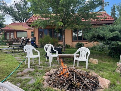 Best westside location in Colorado Springs with Mountain Views 