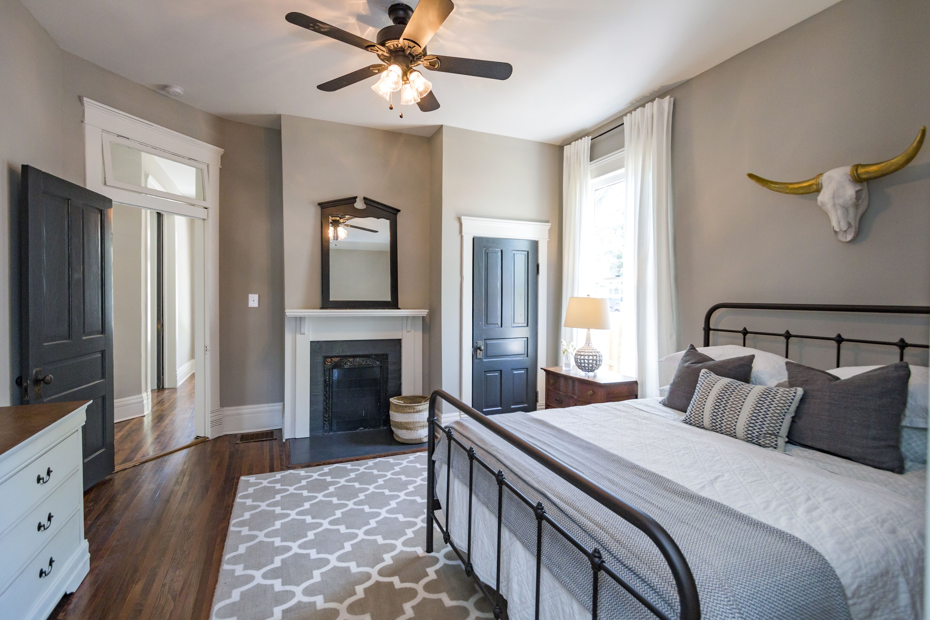 2 quartos, ferros/tábuas de passar roupa, Wi-Fi, roupa de cama