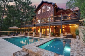 A heated pool, a waterfall pool - Luxe Mountain Resort - Heated Pool & 14ft Hot Tub (Morganton)