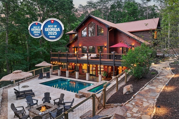 Southern Hospitality Lodge, swimming pool, 14 foot hot tub, poolside fire pit