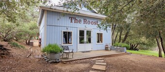 Julian Farmhouse/Fenced 2 acres with spa, right outside Julian. Pet Friendly!