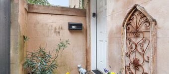 Historic Savannah CarriageHouse Park & Walk to All