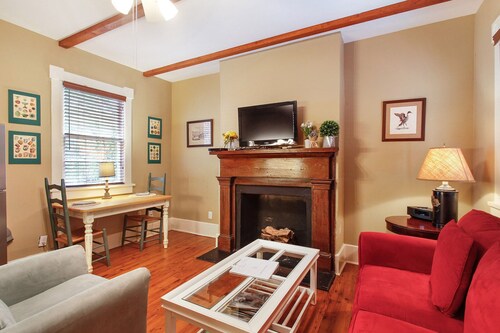 Historic District Carriage House mit eigenem Parkplatz