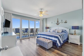 4 Schlafzimmer, Schreibtisch, Bügeleisen/Bügelbrett, WLAN
