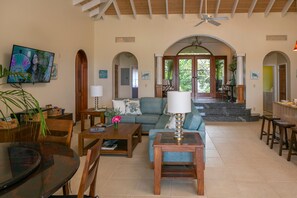 智能电视、立体声音响