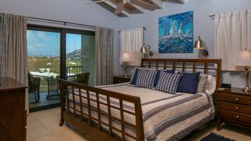 2 bedrooms, desk, WiFi