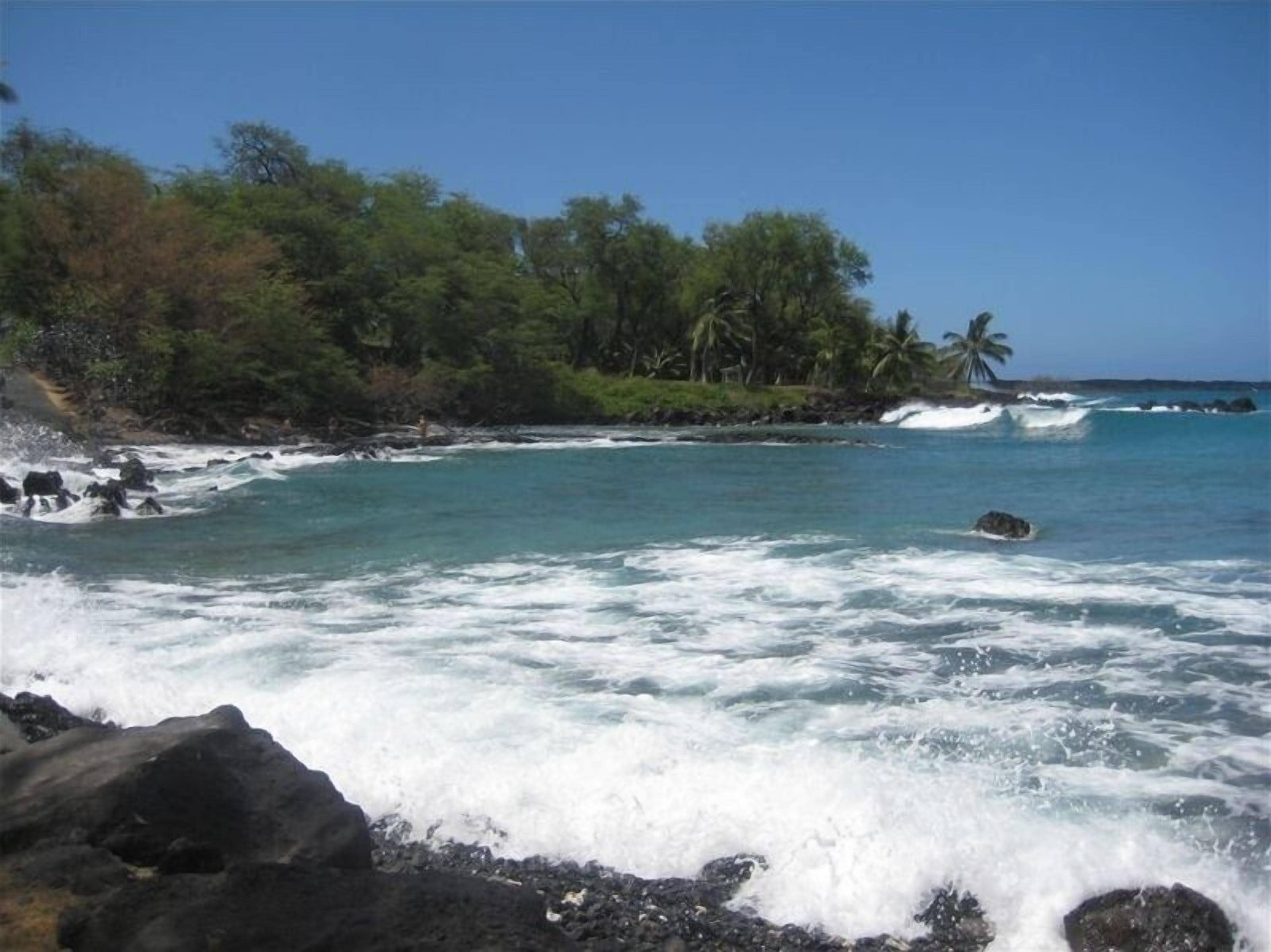 Beach nearby, sun loungers, beach towels