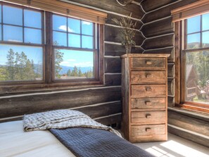 5 bedrooms, iron/ironing board, internet, bed sheets - Big Sky Vacation Rentals: PR Manitou 13 (Big Sky)