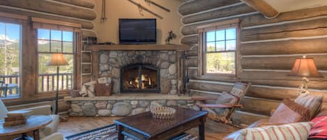 スマートテレビ、暖炉、テレビゲーム、テーブルサッカー台