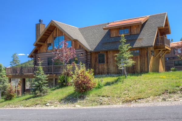 Powder Ridge Manitou 13, Exterior