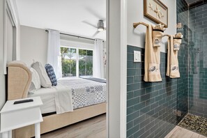 4 bedrooms, desk, iron/ironing board, WiFi