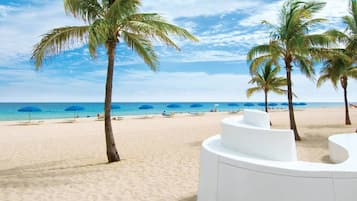 Beach nearby, sun loungers, beach towels