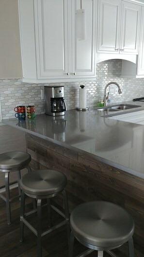 Fridge, microwave, oven, stovetop - It's a Beach Haven and it's Beachfront!   See the beautiful dunes and ocean  (Tybee Island)