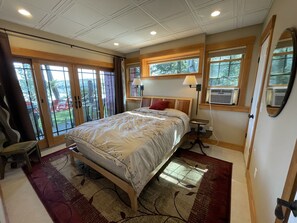 5 bedrooms, travel crib, free WiFi, bed sheets