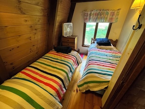 5 bedrooms, travel cot, free WiFi, bed sheets